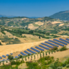 colline italiane con impianto fotovoltaico a terra